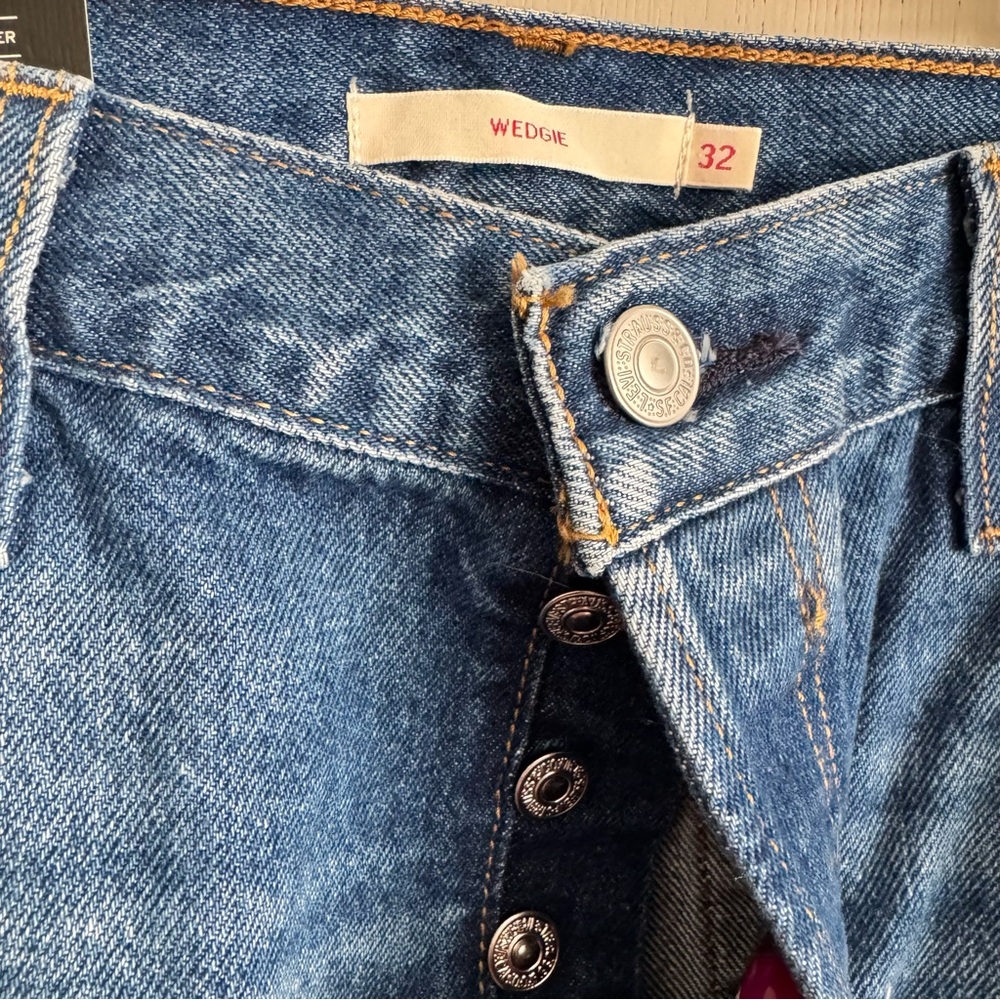 Levi's Wedgie Straight Leg Blue Jeans - Picture 4 of 5